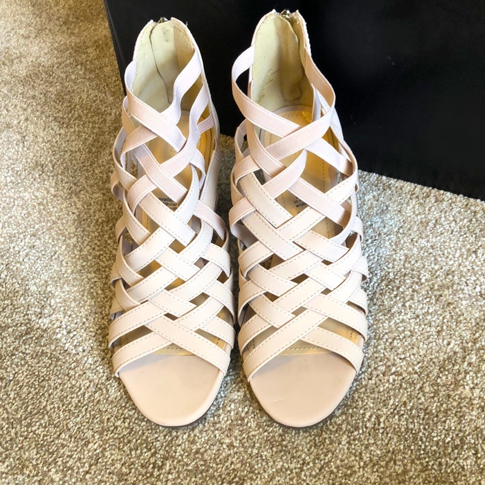 Liz Claiborne Sz6 New cream open-toe, zip back closure, crisscross stretchable